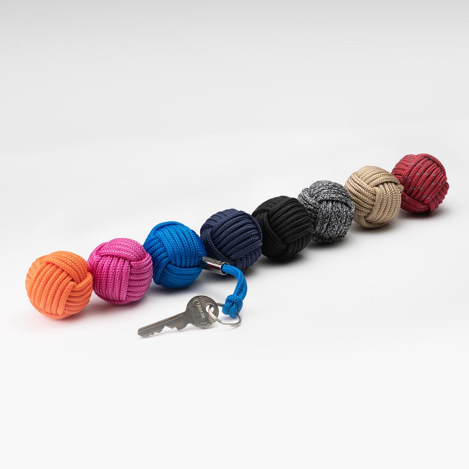 sleutelhanger in verschillende kleuren onze-kleuren-gepersonaliseerde-drijvende-sleutelhanger