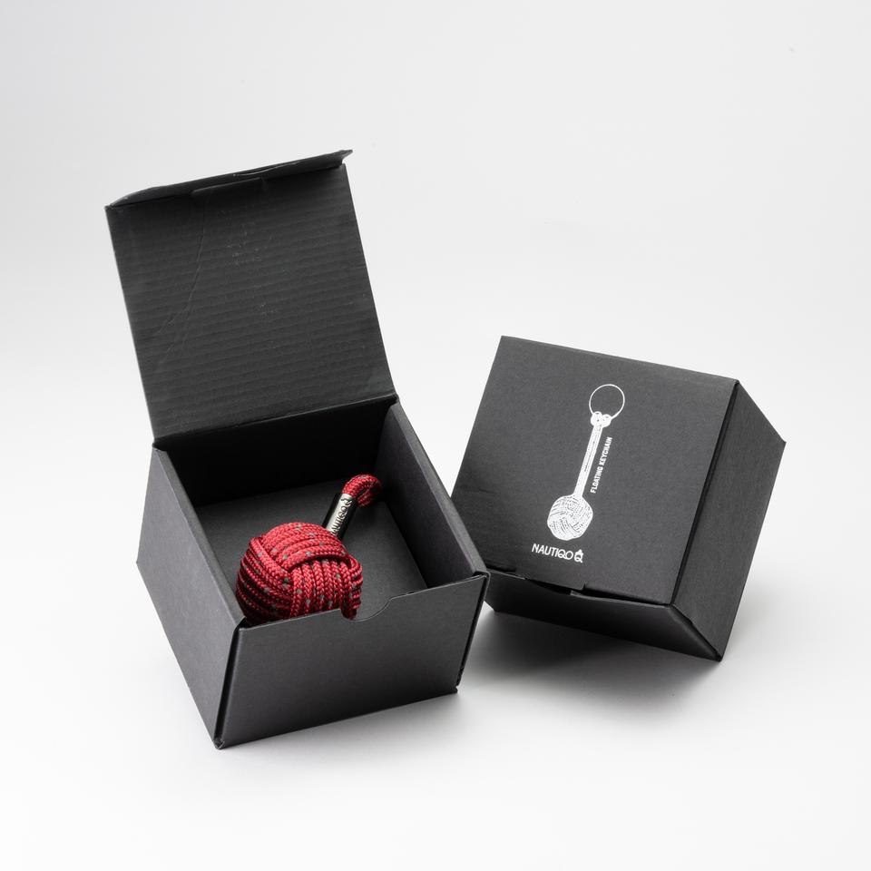 Drijvende sleutelhanger customizen met jouw logo drijvende-sleutelhanger-customizen-logo-geschenk-verpakking